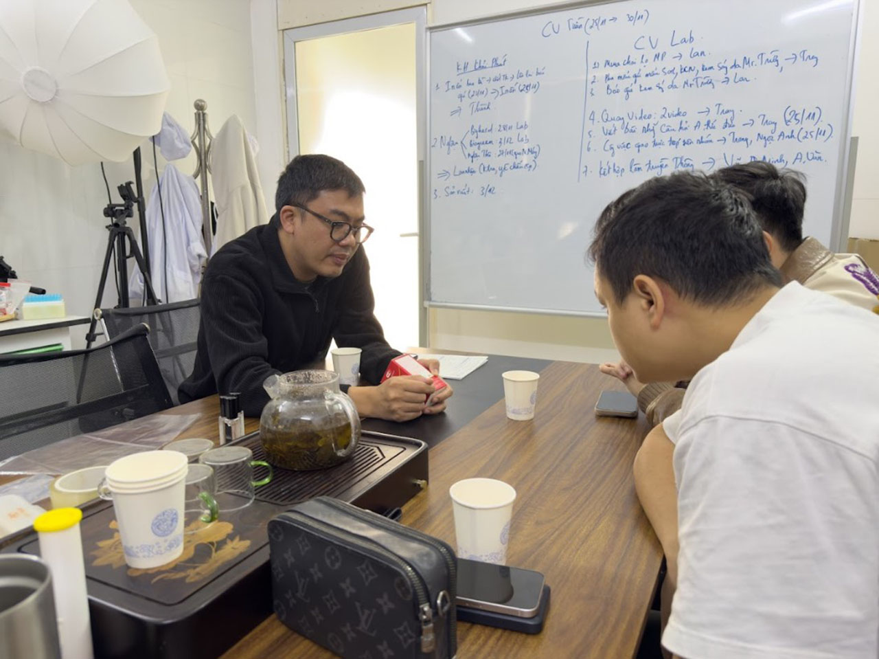 Ch&acirc;u Kh&ocirc;i Pharma tư v&acirc;́n kiểm so&aacute;t chất lượng sản phẩm trước khi ra thị trường