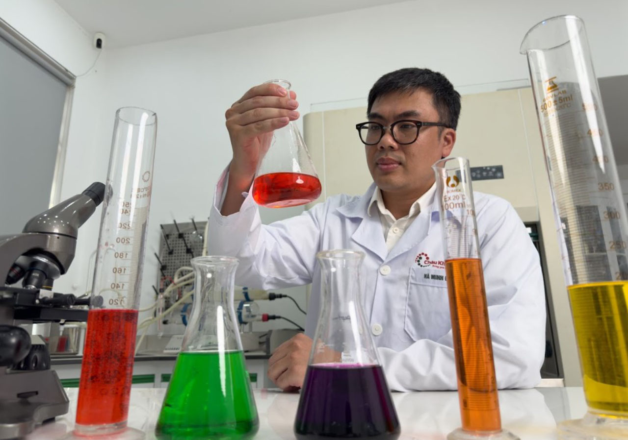 Ch&acirc;u Kh&ocirc;i Pharma thí nghi&ecirc;̣m ph&acirc;n tích tại phòng Lab hi&ecirc;̣n đại