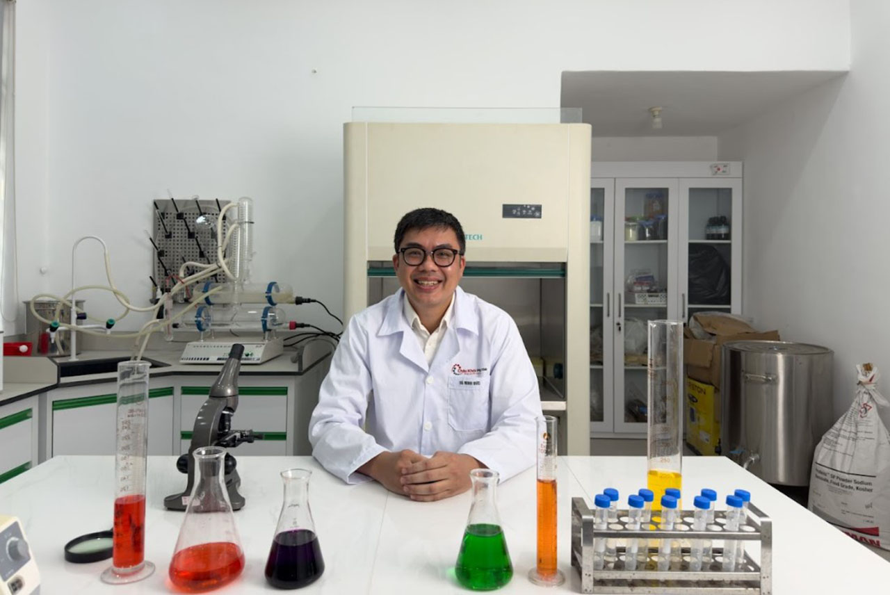 Ch&acirc;u Kh&ocirc;i Pharma thí nghi&ecirc;̣m ph&acirc;n tích tại phòng Lab hi&ecirc;̣n đại