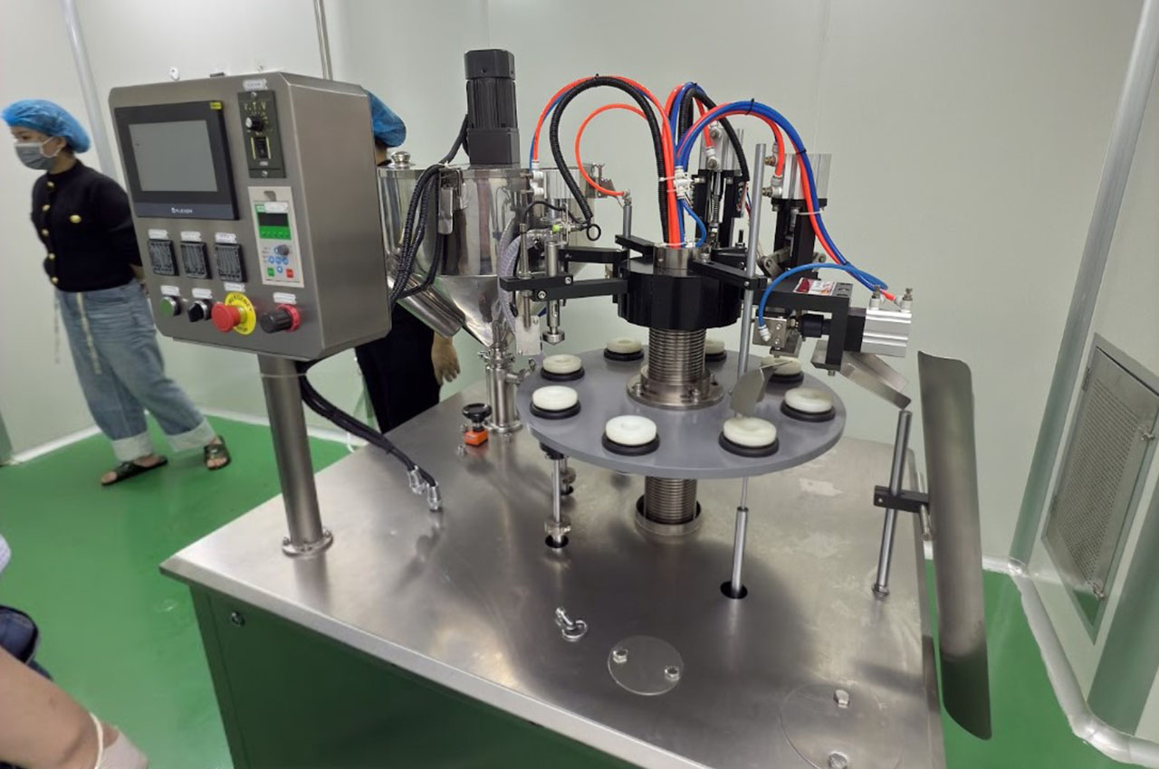 Ch&acirc;u Kh&ocirc;i Pharma ki&ecirc;̉m soát trang thi&ecirc;́t bị quy trình trực ti&ecirc;́p tại nhà máy