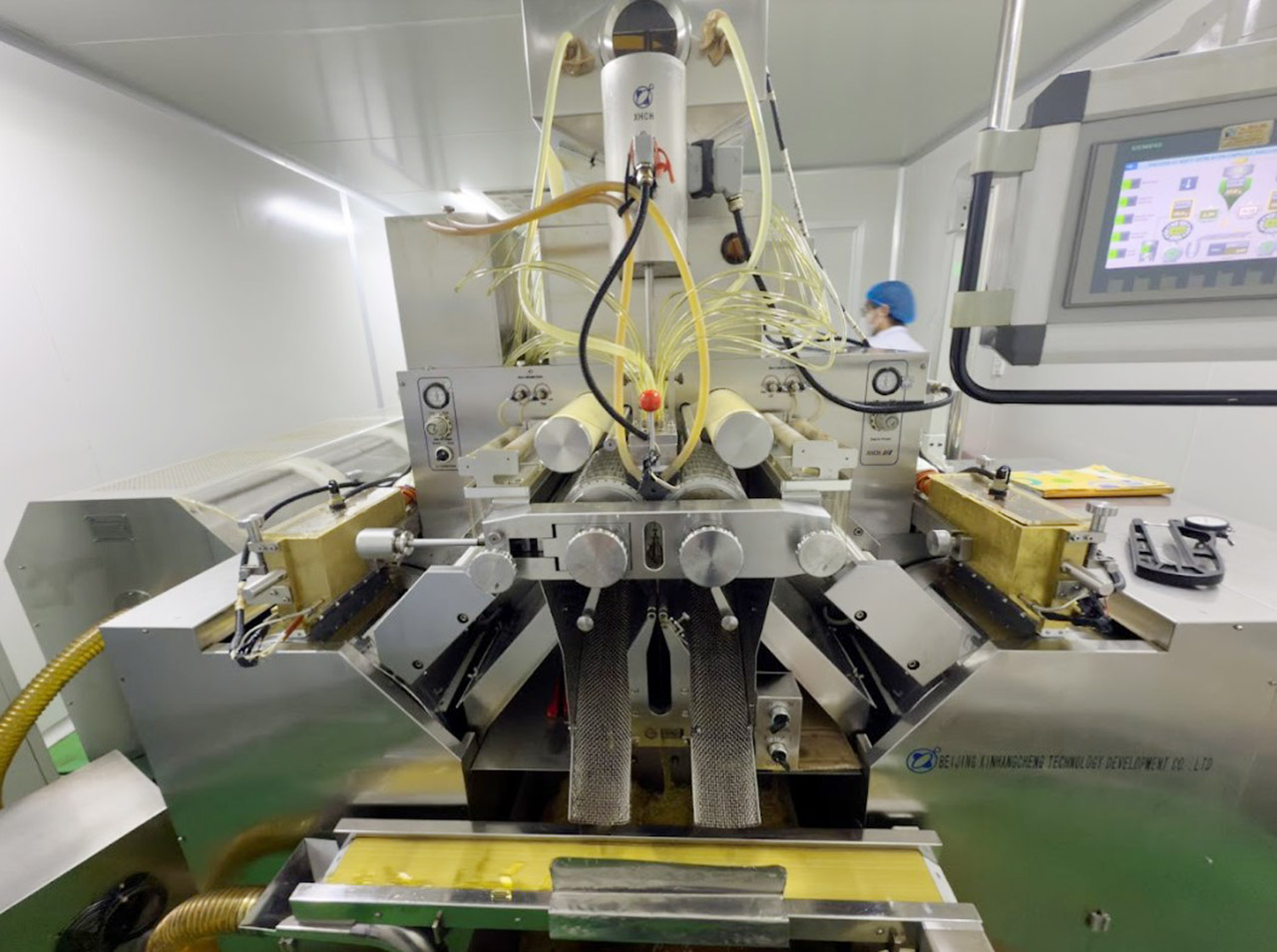 Trang thi&ecirc;́t bị tại nhà máy mà Ch&acirc;u Kh&ocirc;i ti&ecirc;́n hành ki&ecirc;̉m tra