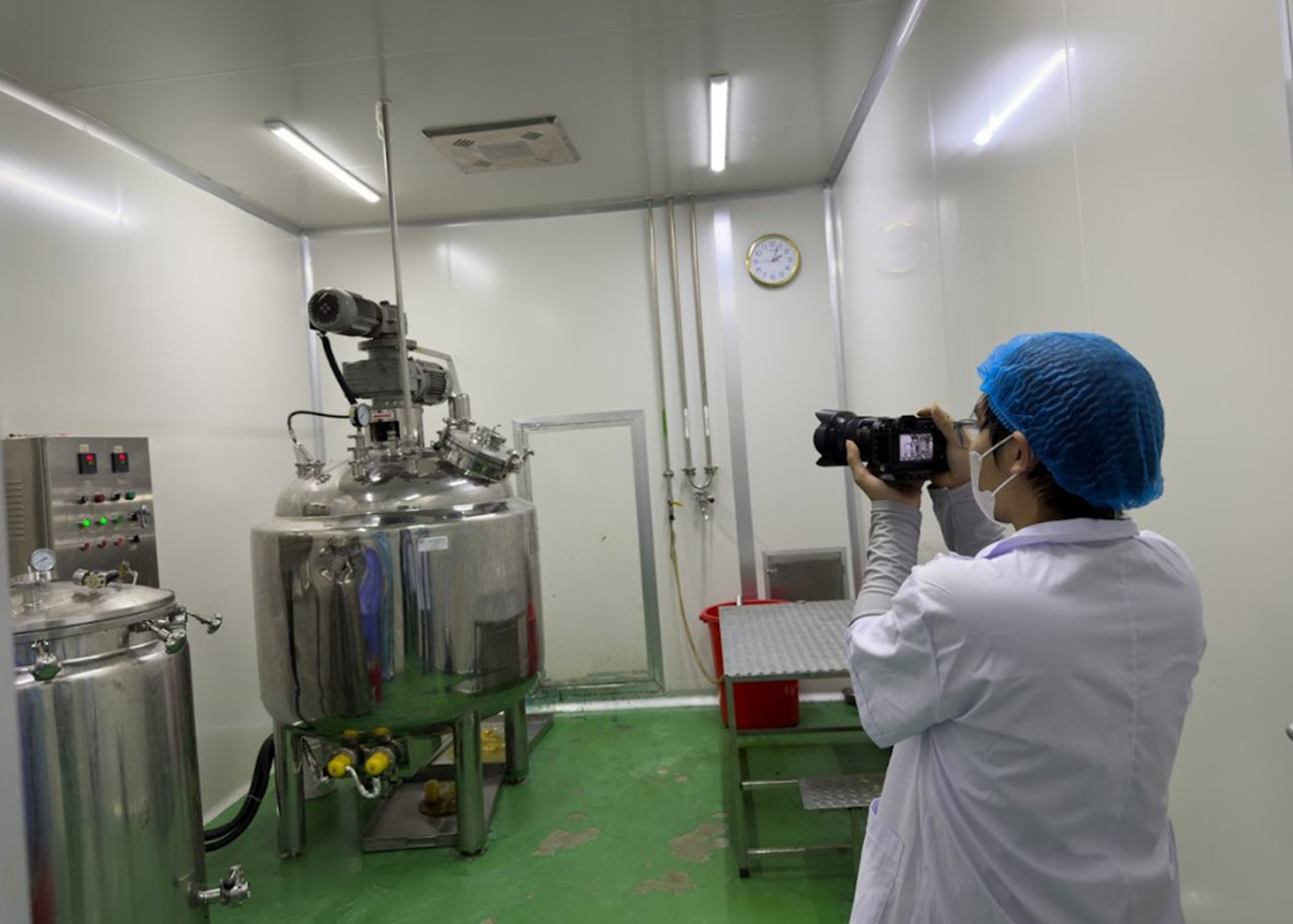 Trang thi&ecirc;́t bị tại nhà máy mà Ch&acirc;u Kh&ocirc;i ti&ecirc;́n hành ki&ecirc;̉m tra