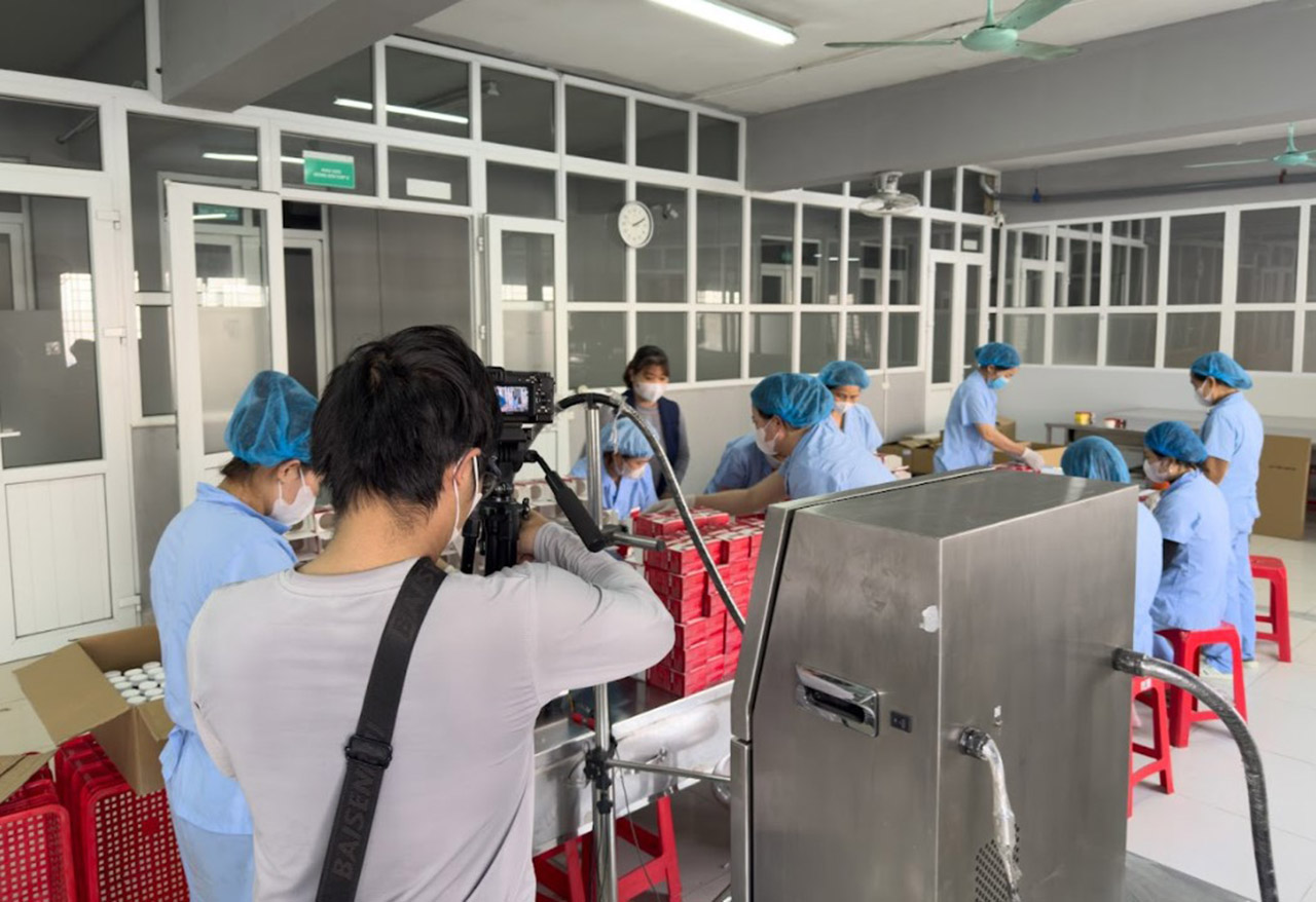 Trang thi&ecirc;́t bị tại nhà máy mà Ch&acirc;u Kh&ocirc;i ti&ecirc;́n hành ki&ecirc;̉m tra